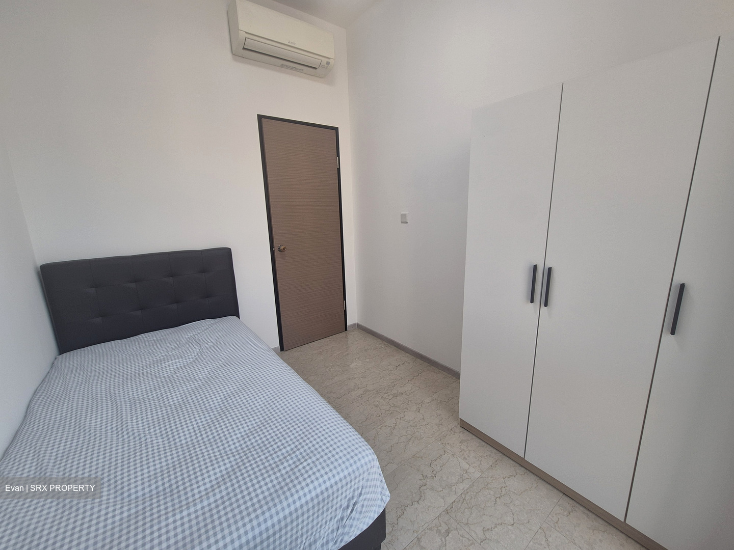 Simsville (D14), Condominium #566256011